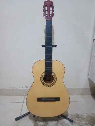 Vendo violão alpes mod TM 02 ,está sem o rastilho e a pestana,, sem cordas.. *