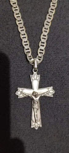 Vendo cordão de prata com medalha de crucifixo