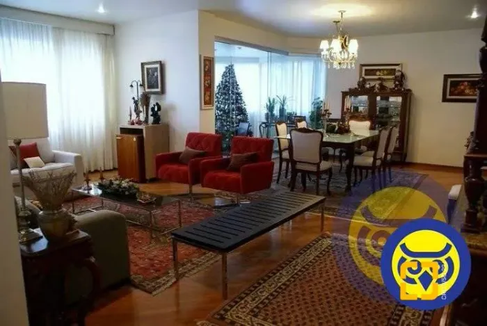 Apto com 266m², 4 Quartos e 2 Vagas no Centro