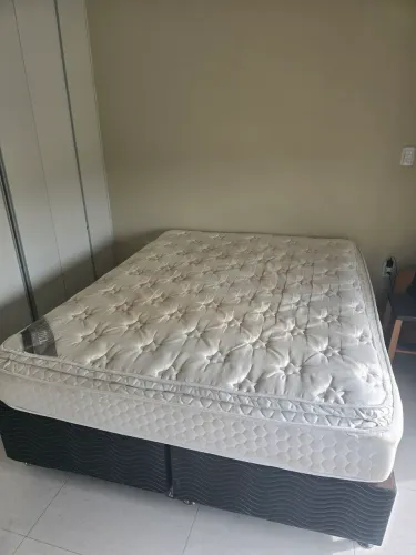 Cama queen (box + colchao)