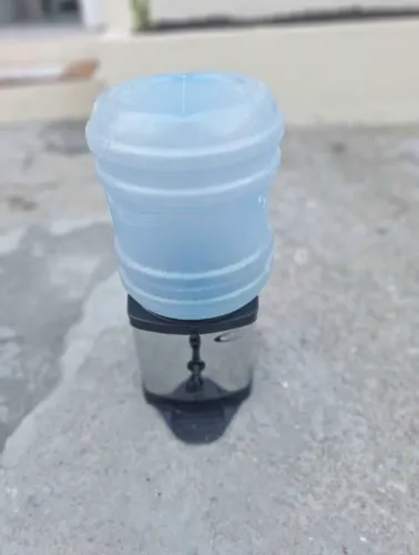 Vendo bebedouro de água semi novo