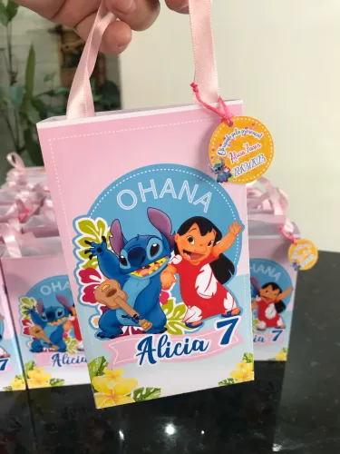 Ofereço parceria com papelaria personalizada.