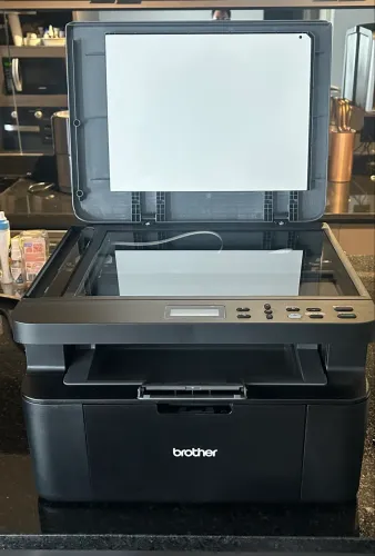 Impressora Multifuncional Laser muito nova.