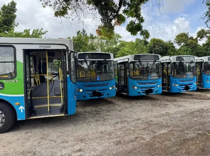 Ônibus urbano (Mercedes bens) 2012