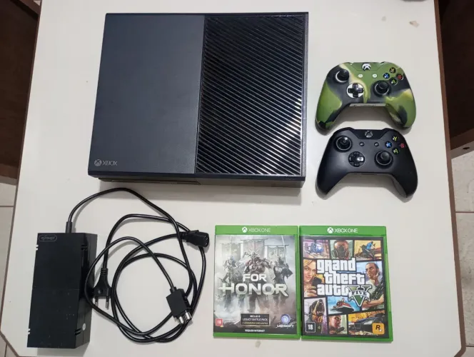 XBOX ONE 1T (USADO) +2 CONTROLES(USADOS) +2 JOGOS MÍDIA FÍSICA.