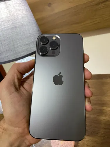 iPhone 12 Pro - Grafite + carregador primeira linha