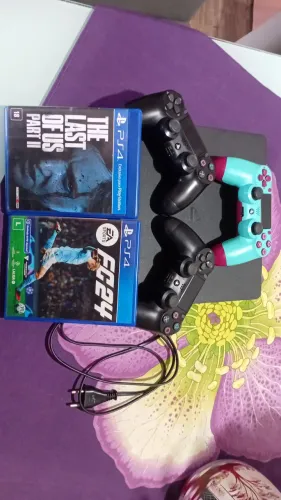 Playstation 4 de 1TB mais 3 controles e 2 jogos 