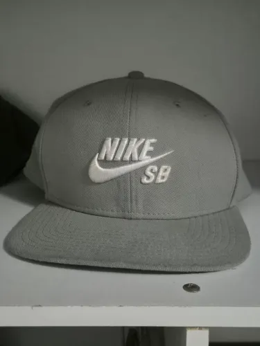 Boné Nike SB aba reta, cinza