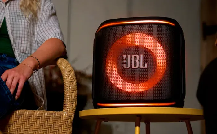 JBL Partybox Encore 2 C/2 Microfones R$ 2.199,00 nova na caixa