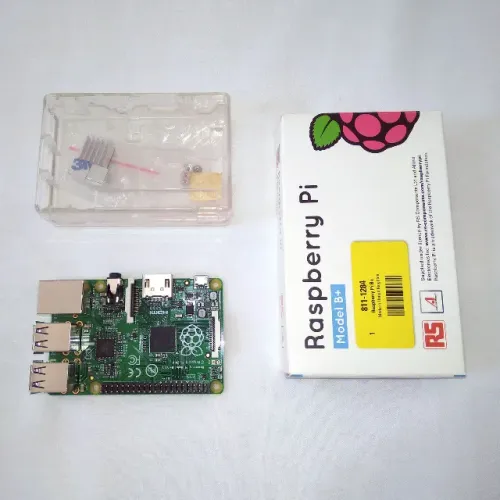 Placa Raspberry Pi 1 Model B+ 512MB + Case - Nova na Caixa