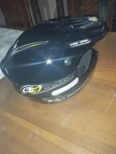 Vende-se capacete de corrida