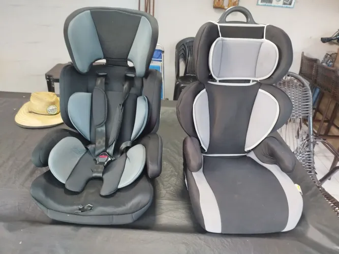 Vendo 2 cadeirinhas para crianças