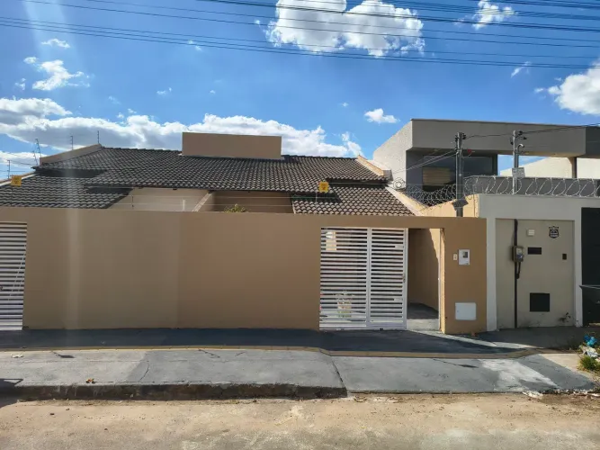 Casa 3 quartos sendo 1 suíte em Setor Três Marias - Goiânia - GO