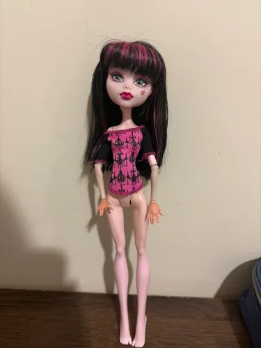 Draculaura g1 - para customizar
