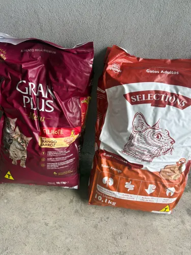 Duas rações de gato 