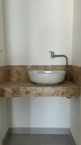 Kit Bancada de pedra com cuba e torneira