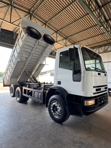 Caminhão Truck Caçamba Iveco 