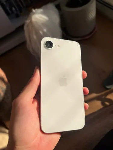 iPhone 16e Branco.