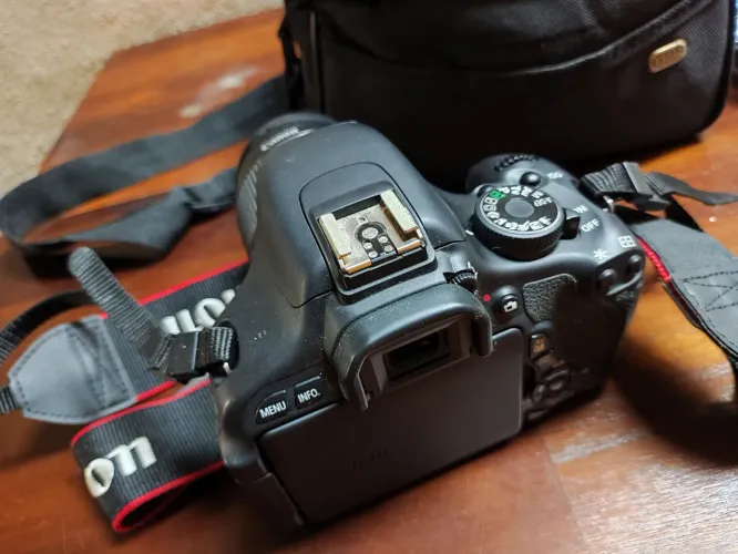 Máquina fotográfica Canon profissional T3i