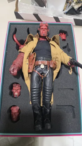 HELLBOY ACTION FIGUERE 1/6