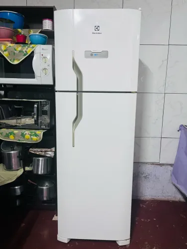 Geladeira Frost Free Eletrolux - 1.500 no pix