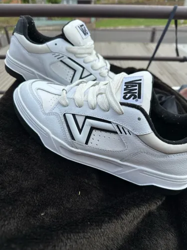 Tênis Vans Upland Branco e Preto Original - Tam. 41/42