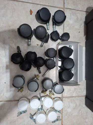 Lote de 25 Rodízios (Rodinhas) para Móveis e Cadeiras - Diversos Modelos e Encaixes