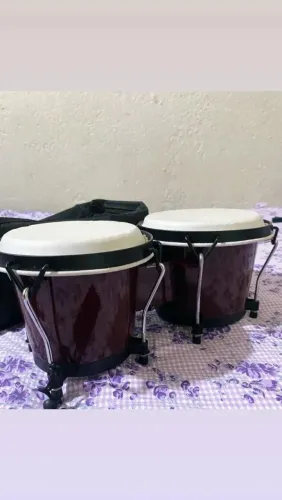 Vende-se bongo novas , nunca usadas , com chave de afinação e bag.