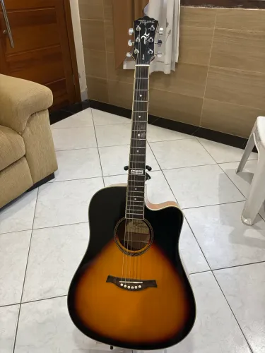 Violão elétrico muito conservado