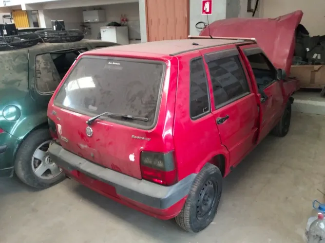 Sucata de uno para vendas de peças.