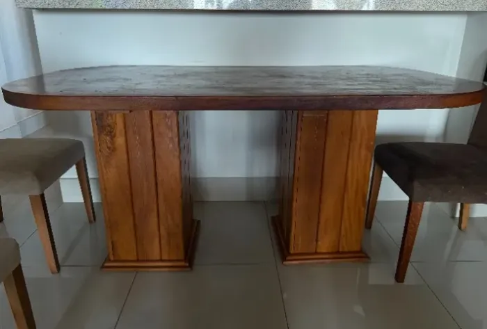 Mesa de Jantar em Madeira Maciça com Tampo de Ipê + 4 Cadeiras