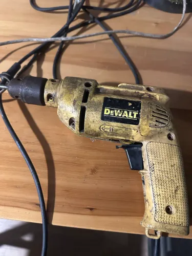 Furadeira Dewalt DW508 - Pra conserto