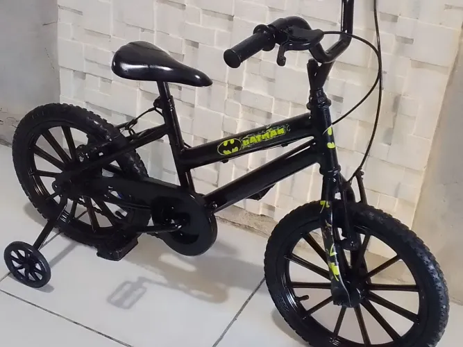 Bicicleta infantil Aro 16 com as rodinhas