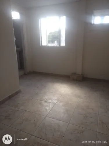 ALUGA-SE APARTAMENTO BEM LOCALIZADO NA FRENTE DA ARENA AMADEU TEIXEIRA