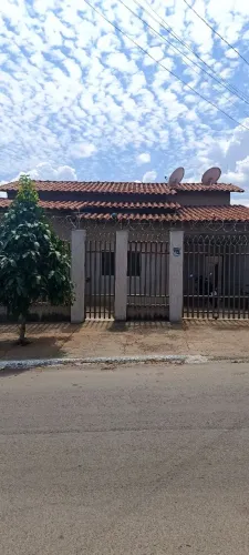 Alugo ótima casa