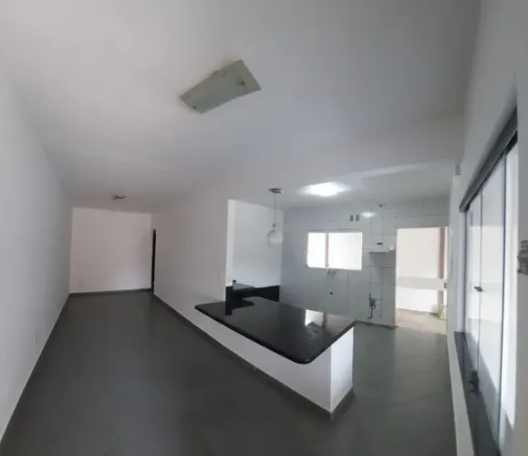 Casa com 3 dormitórios sendo 1 suíte. Condomínio Bella Fiori na zona norte.