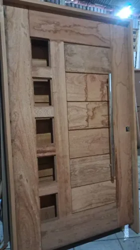 Porta pivotante 128x214 madeira angelim