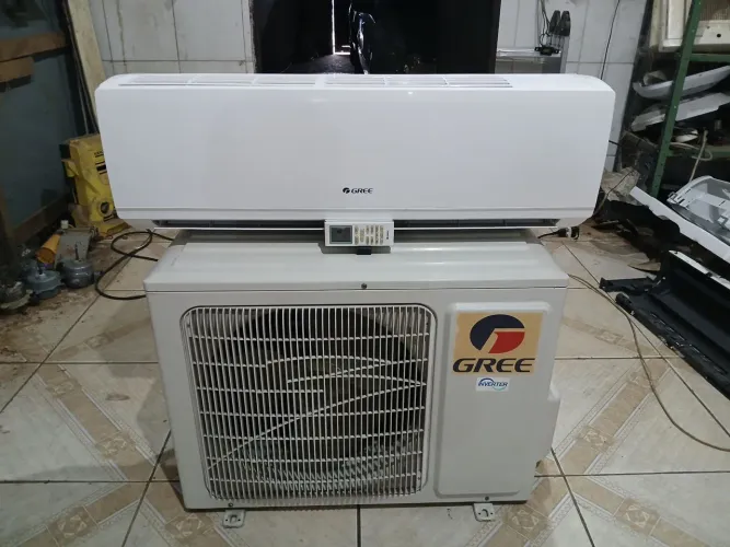 SPLIT 12000BTUS, GREE INVERTER. 