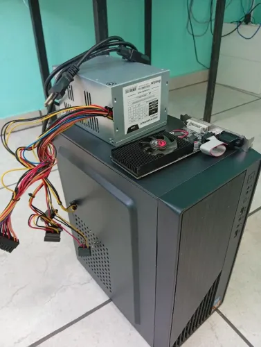 Gabinete+Placa de vídeo gt210+ Fonte 250w
