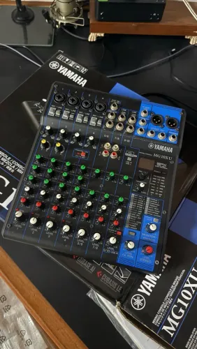Yamaha MG10XU - Mesa de Som 10 Canais USB + Efeitos