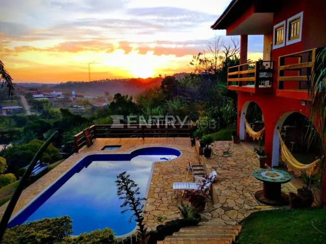Casa à venda com 5.000 m² de área total, piscina aquecida, vista panorâmica ,4 dormitórios