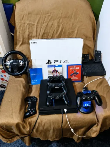 PS4 1TB + 5 CONTROLES + JOGOS