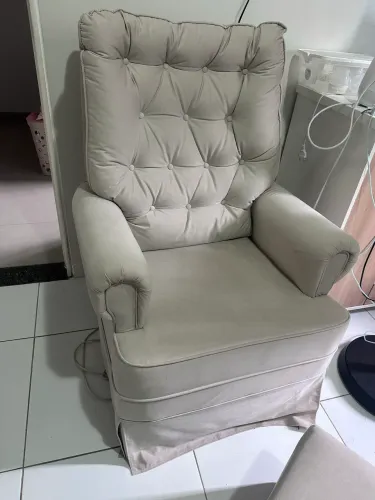 Poltrona de balanço amamentação (acompanha puf)