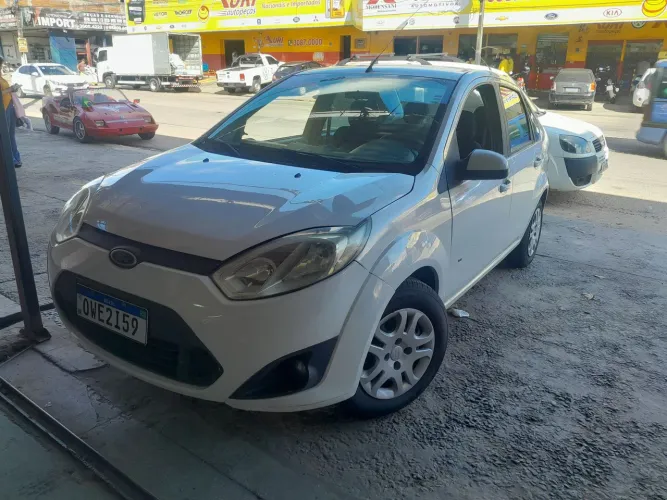 Ford Fiesta Sedan SE 1.6 8V Flex 4P 2014
