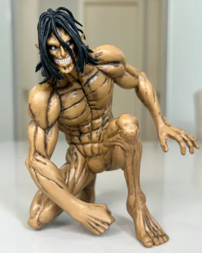 Action Figure Titã de Ataque Tamanho: 13,5 cm boneco