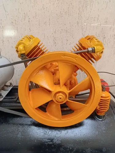 Compressor schulz 250L R$ 1750