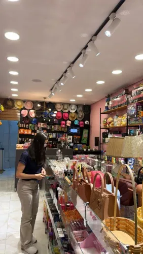 Vendo ponto comercial excelente com tudo.