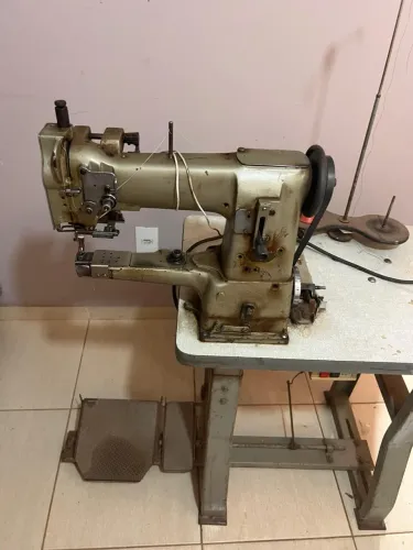 Máquina de costura industrial