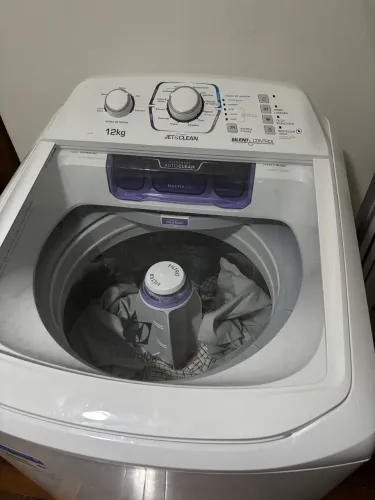 Máquina eletrolux 12kg sem defeitos 