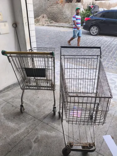 Carinhos usados de supermercado